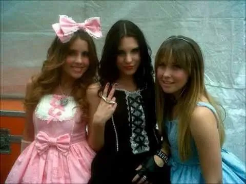 EME 15 - La - (Mis XV) (Letra) (Audio Editado) - YouTube EME 15 - La - (Mis XV) (Letra) (Audio Editado) - YouTube