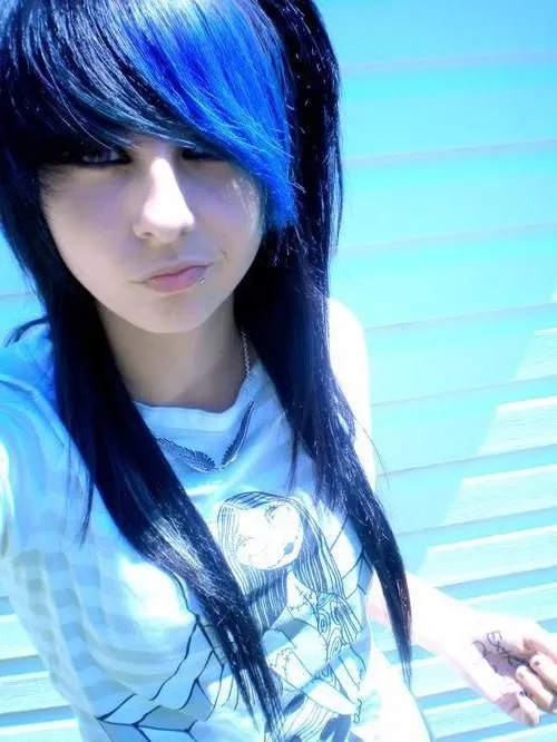 Emo de pelo azul - Imagui