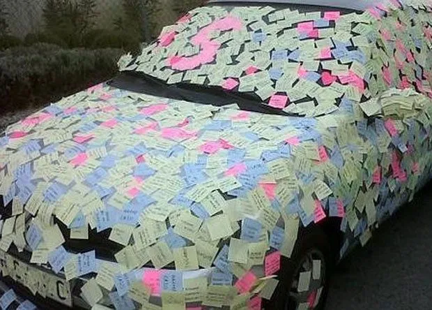 Empapela un auto con notas de amor Un papelón / Montevideo Portal ... Empapela un auto con notas de amor Un papelón / Montevideo Portal ...