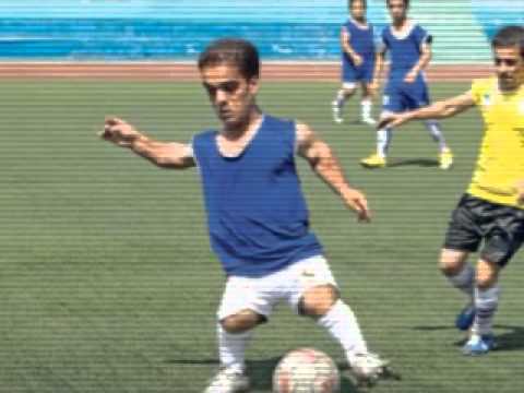 ENANOS JUEGAN EN EQUIPO DE FUTBOL EN IRAN - YouTube