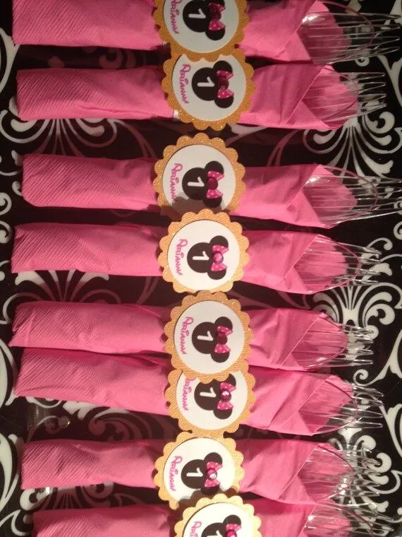 HECHO de encargo Minnie Mouse tema envuelto por MyAllyBally en Etsy