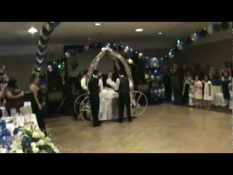 la entra de quinceanera ,carruaje de 15 años - YouTube