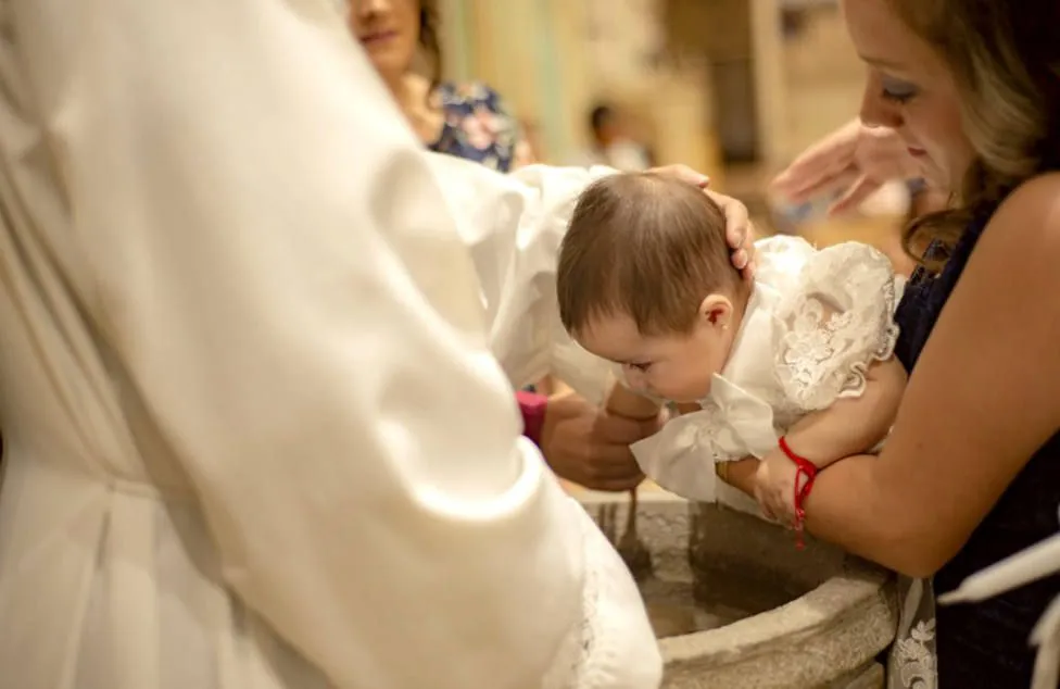 El error que con frecuencia cometes a la hora de elegir al padrino o a la  madrina en el Bautismo de tu hijo/a - Hoy en día - COPE