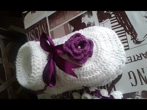 Souvenir escarpines y porta souvenir en crochet - YouTube Souvenir escarpines y porta souvenir en crochet - YouTube