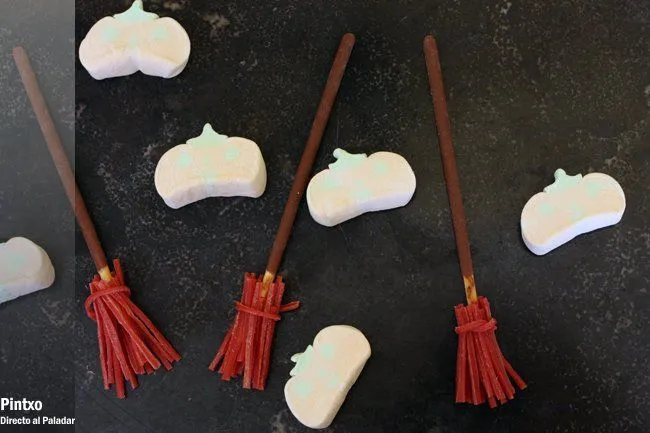 Cómo hacer escobas dulces de Halloween
