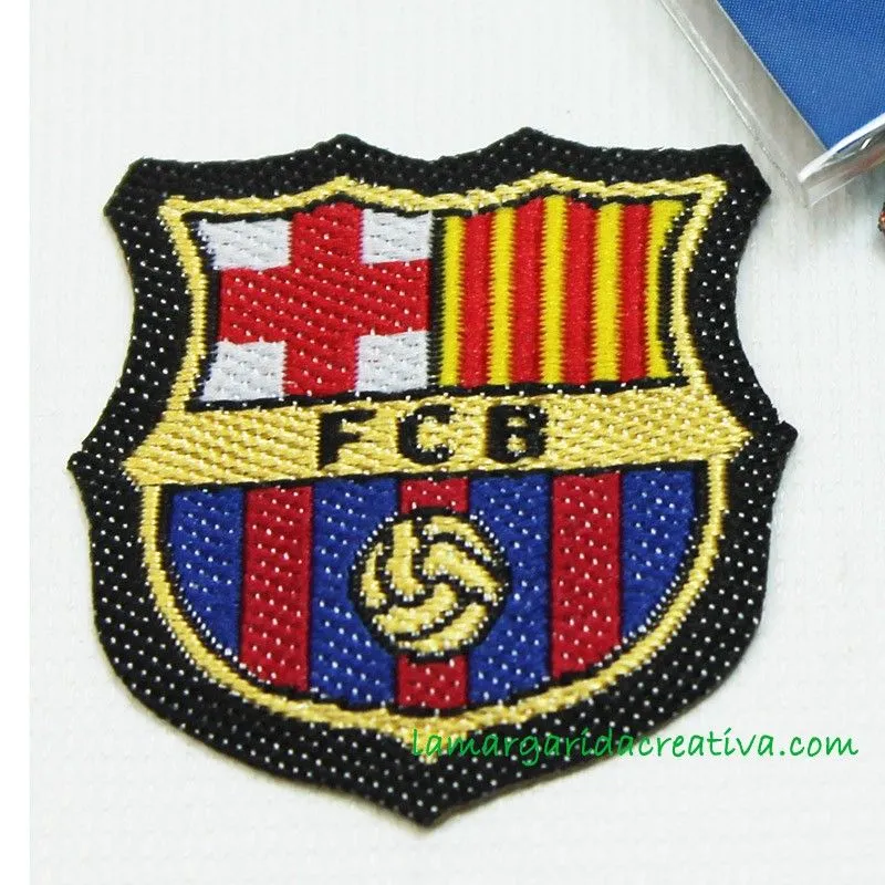 ESCUDO OFICIAL F. C. BARCELONA PARCHE BORDADO TERMOADHESIVO PEQUEÑO ESCUDO OFICIAL F. C. BARCELONA PARCHE BORDADO TERMOADHESIVO PEQUEÑO