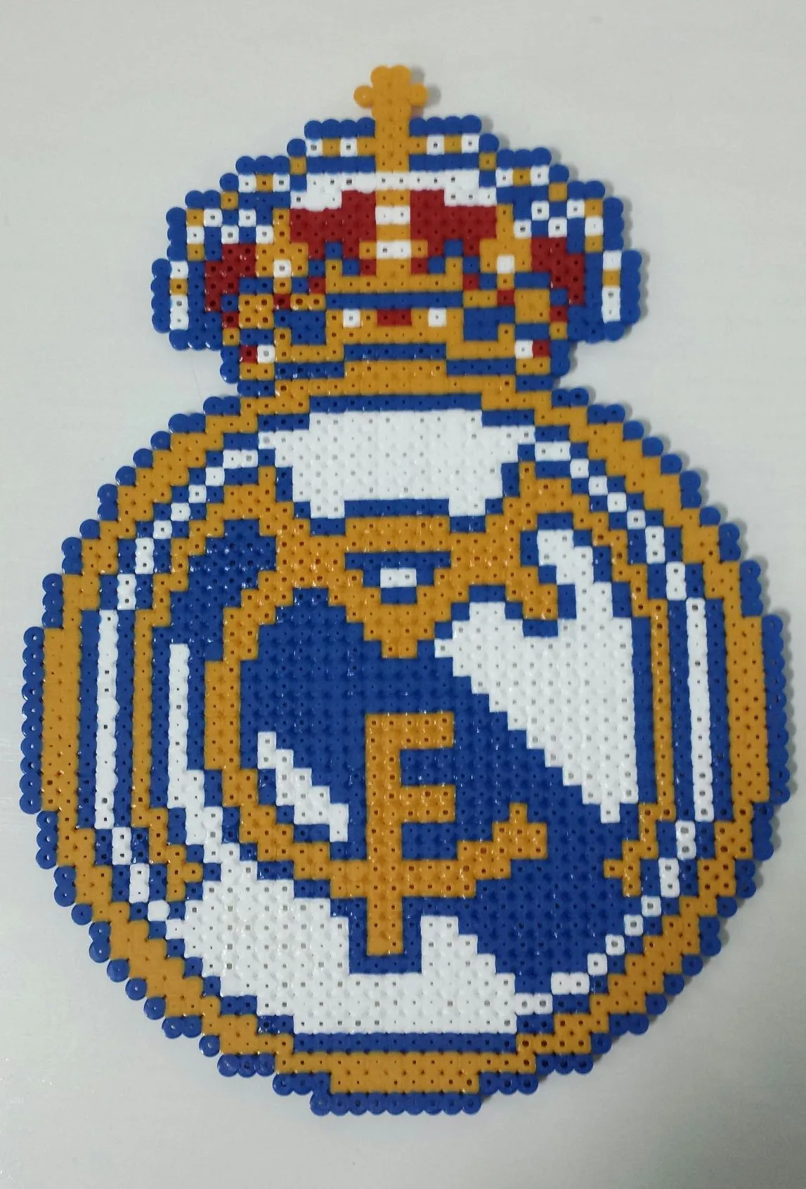 Escudo Real Madrid | Perler bead art, Pixel art, Hama beads Escudo Real Madrid | Perler bead art, Pixel art, Hama beads