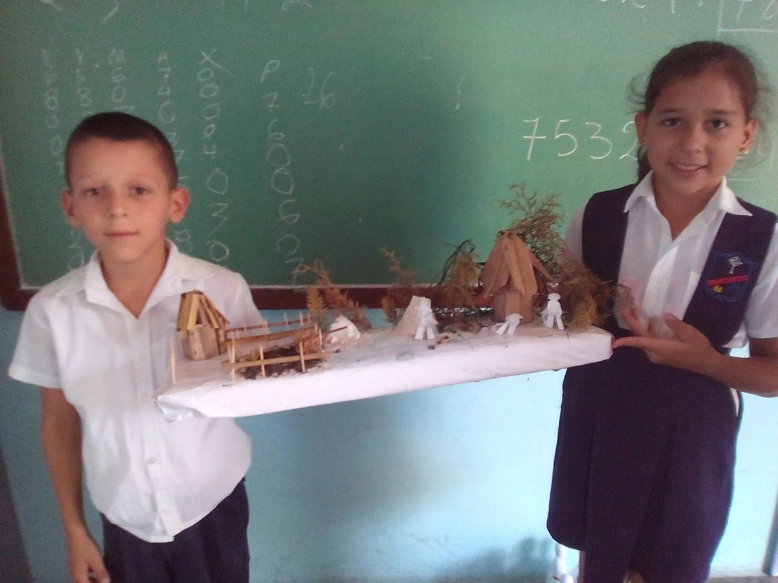 ESCUELA BASICA CONCENTRADA N 635-05 EL ALBARICO: Maquetas sobre la vivienda indígena con motivo al Día de la Resistencia Indígena ESCUELA BASICA CONCENTRADA N 635-05 EL ALBARICO: Maquetas sobre la vivienda indígena con motivo al Día de la Resistencia Indígena