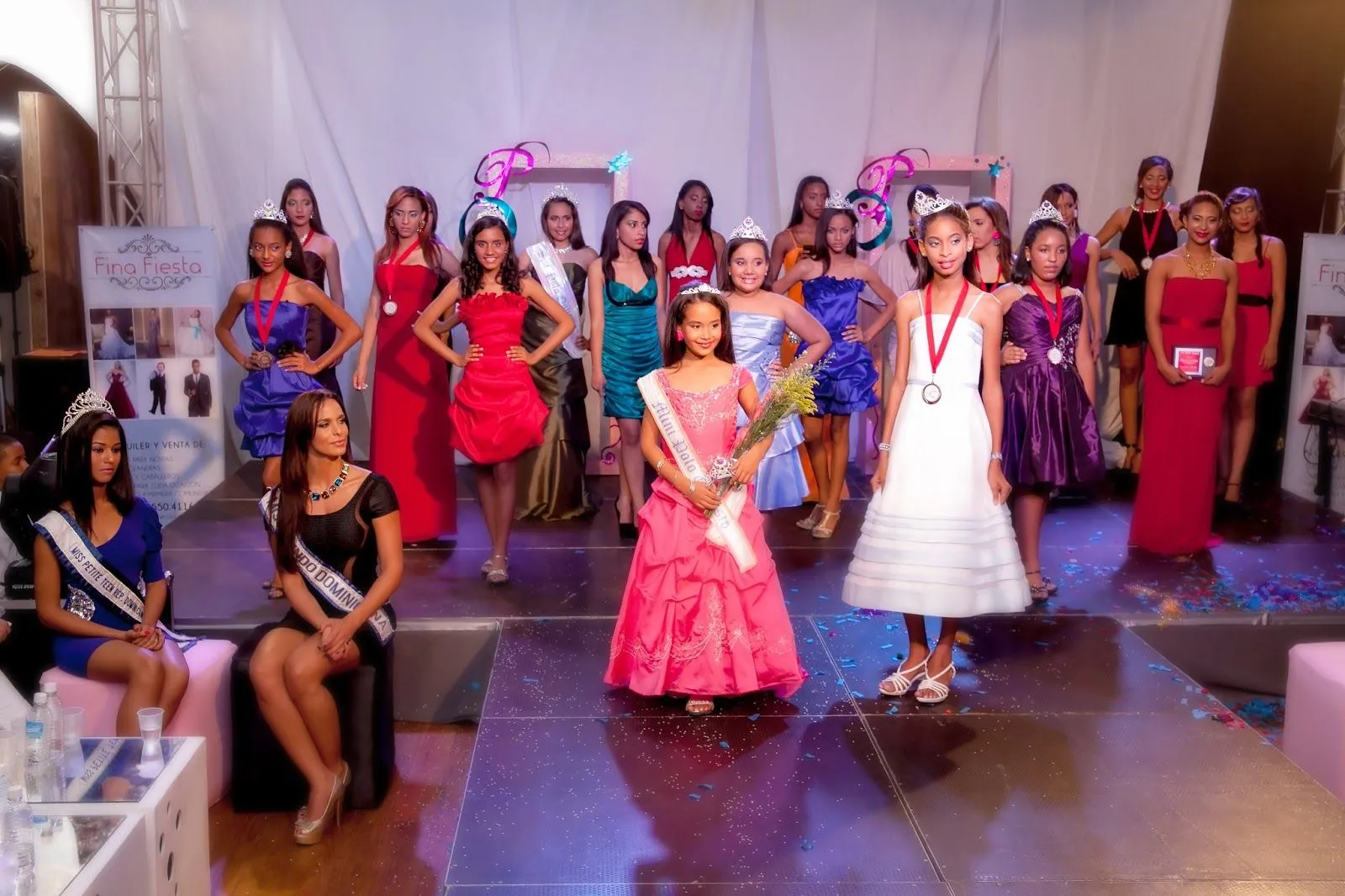 Escuela de modelaje Polos Opuestos gradúa 20 nuevas modelos - 16 ...