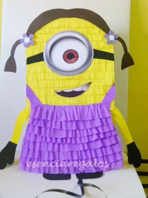 Esencia Regalos: piñata minions nena
