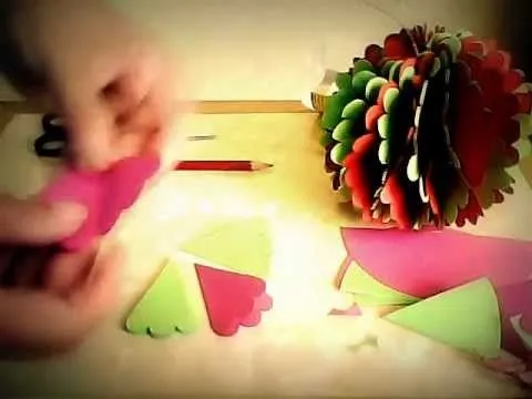 Esferas navideñas colgantes de papel - christmas balls - YouTube Esferas navideñas colgantes de papel - christmas balls - YouTube