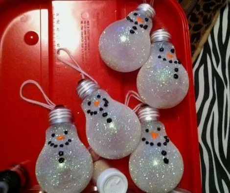 Esferas navideñas hechas de materiales reciclados. | reciclaje ... Esferas navideñas hechas de materiales reciclados. | reciclaje ...
