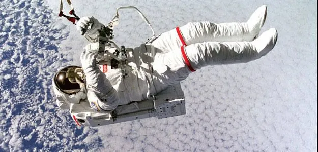 Del Espacio a la Tierra: Trajes de los astronautas Del Espacio a la Tierra: Trajes de los astronautas