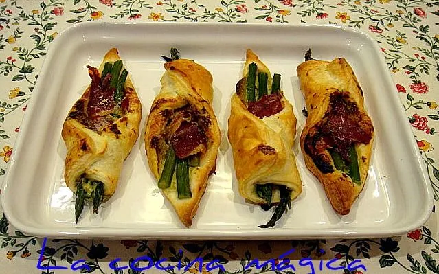 Espárragos con hojaldre y crema de setas | Curso de Comida Vegetariana Espárragos con hojaldre y crema de setas | Curso de Comida Vegetariana