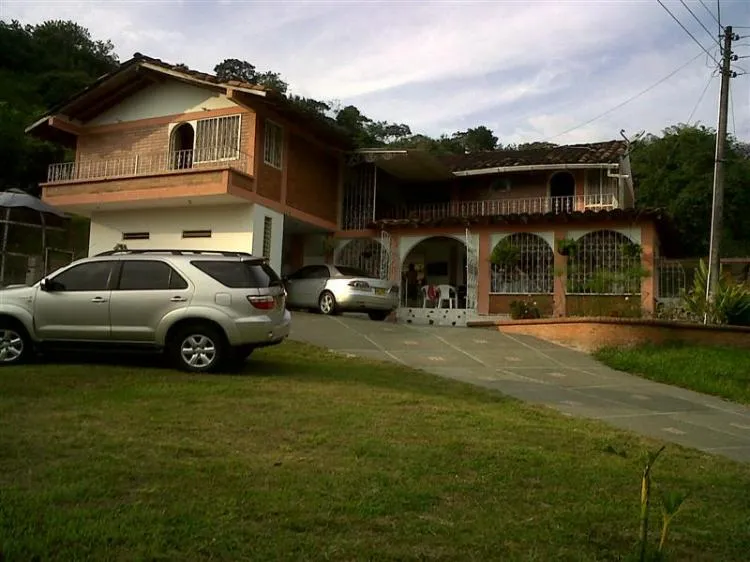 ESPECTACULAR FINCA EN PASTO CON CASA CAMPESTRE FIV19295