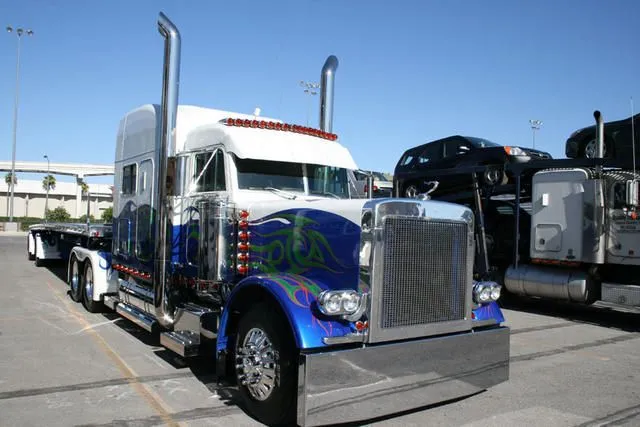 Los espectaculares Peterbilt de Sandvik Trucking | encamion.com