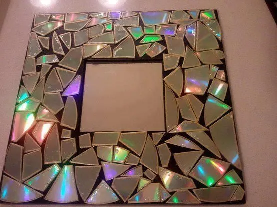 Espejo decorado con trozos de CD | Espejos | Pinterest | Diys and Html Espejo decorado con trozos de CD | Espejos | Pinterest | Diys and Html