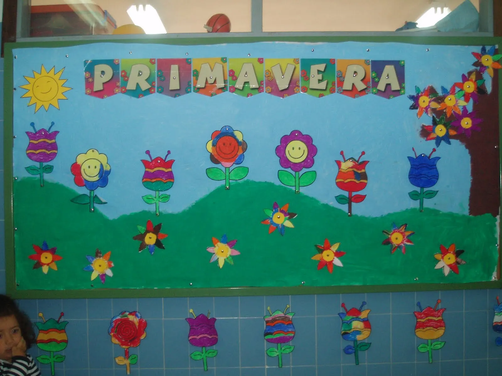 LAS ESTACIONES DEL AÑO: Hacemos un mural y exponemos nuestras flores