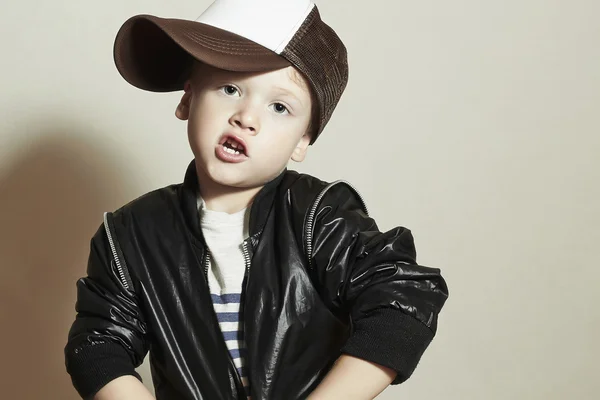 Estilo de boy.hip-hop poco gracioso. niño children.handsome ... Estilo de boy.hip-hop poco gracioso. niño children.handsome ...