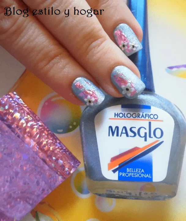 Estilo y hogar: Manicuras con el esmalte holográfico azul de Masglo. Estilo y hogar: Manicuras con el esmalte holográfico azul de Masglo.