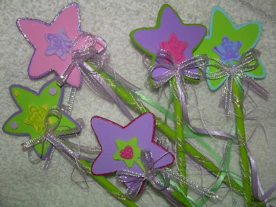... estrellas elaboradas en fomi de diversos colores decoradas con ... estrellas elaboradas en fomi de diversos colores decoradas con