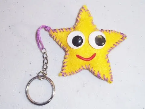 Cómo hacer una estrellita de fieltro llavero - YouTube Cómo hacer una estrellita de fieltro llavero - YouTube