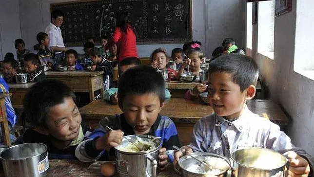 Estudiantes de una escuela de primaria en China - ABC.