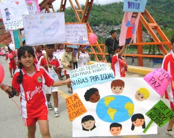 Estudiantes del VRAE participaron en colorido pasacalle por Semana ...