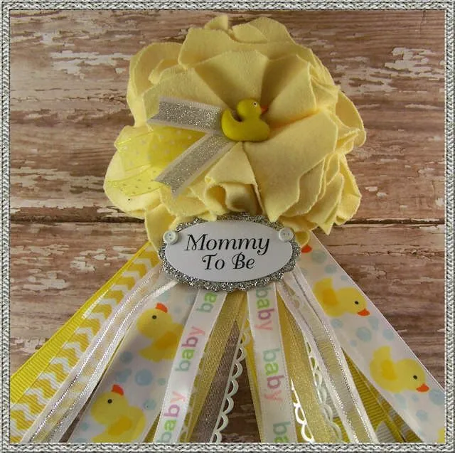 Estupendas variedades de distintivos para baby shower