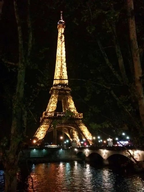 Eurowon mini, Torre Eiffel de noche. Porque no es el símbolo de...