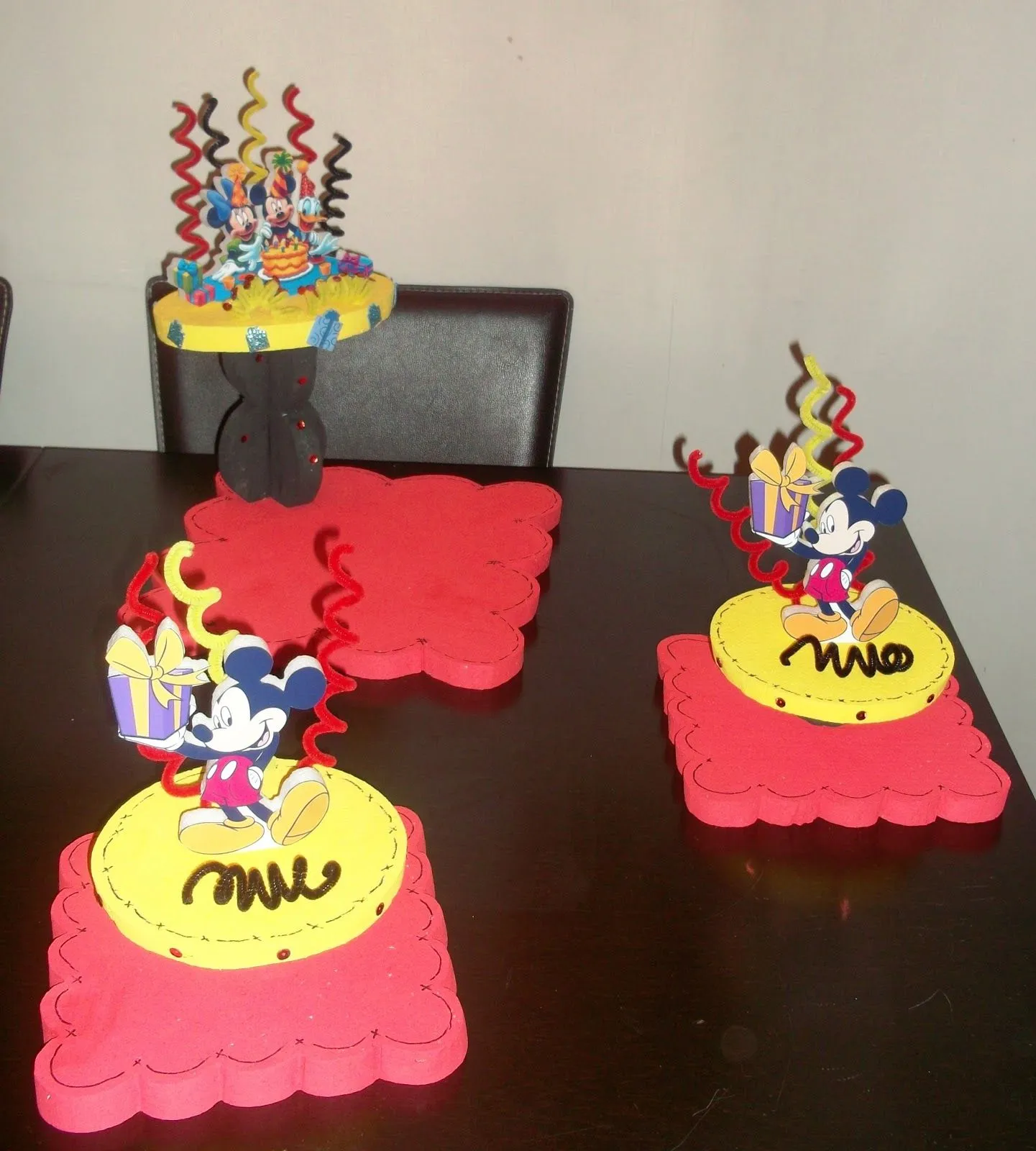 Eventos para tu Bebé: Chupeteras y Centros de Mesa Mickey Mouse