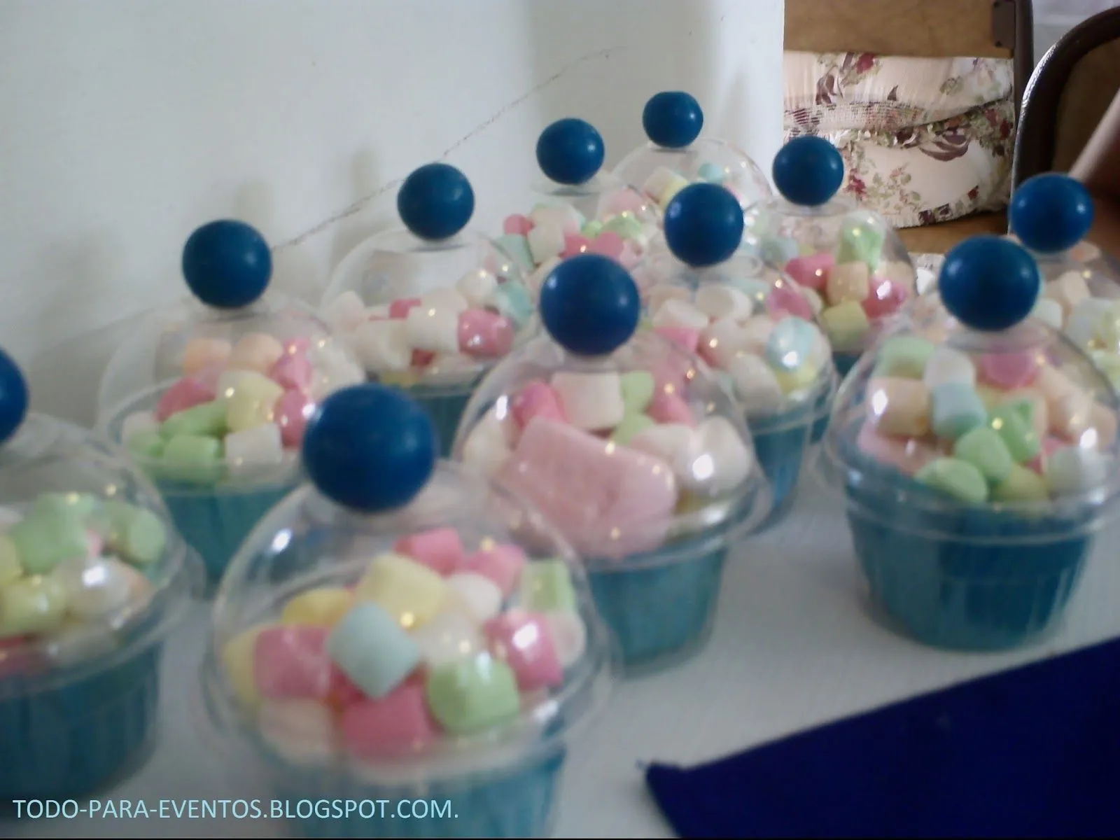 Todo Para Eventos: CUPCAKES DE BOMBONES EN AZUL. Todo Para Eventos: CUPCAKES DE BOMBONES EN AZUL.