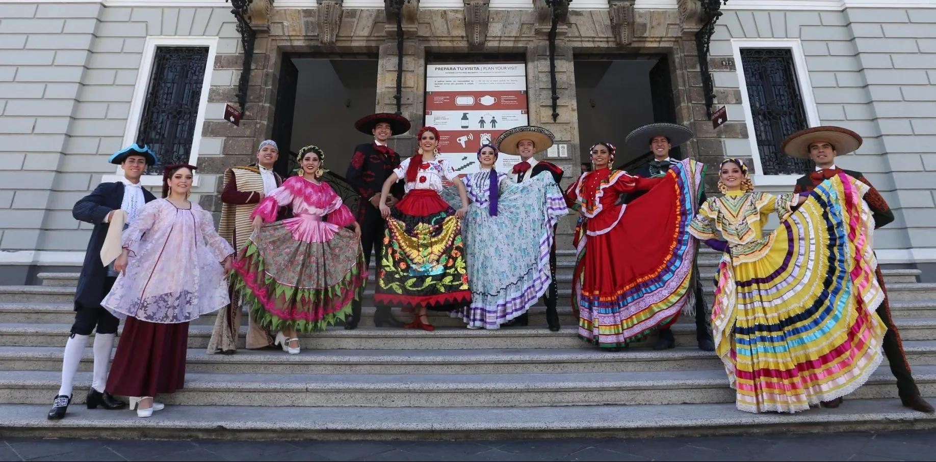 La evolución de trajes típicos de los sones de Jalisco - Ciudad Olinka La evolución de trajes típicos de los sones de Jalisco - Ciudad Olinka