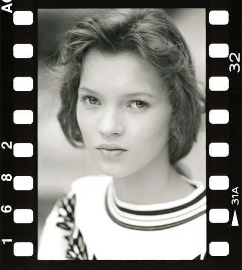 Exhiben los retratos de la primera sesión de fotos de Kate Moss ... Exhiben los retratos de la primera sesión de fotos de Kate Moss ...