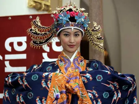 Exhibición de trajes típicos de China en México (fotos)