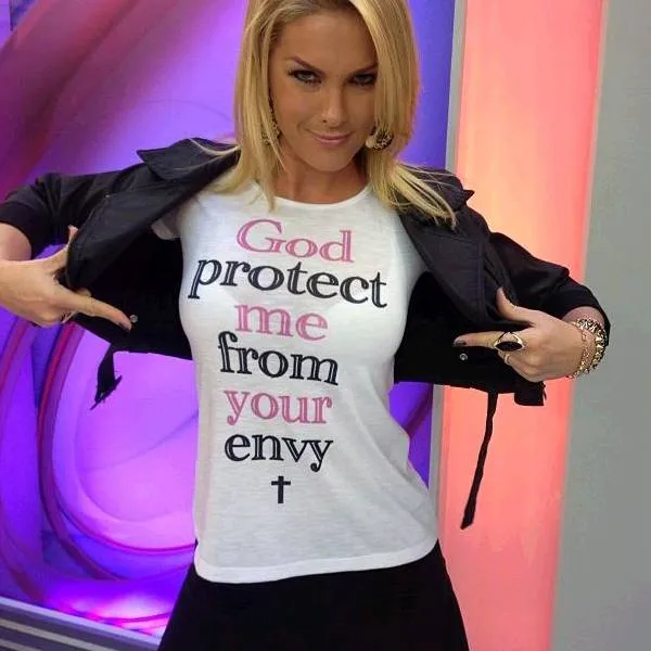 F5 - celebridades - Ana Hickmann usa camiseta com mensagem contra ...