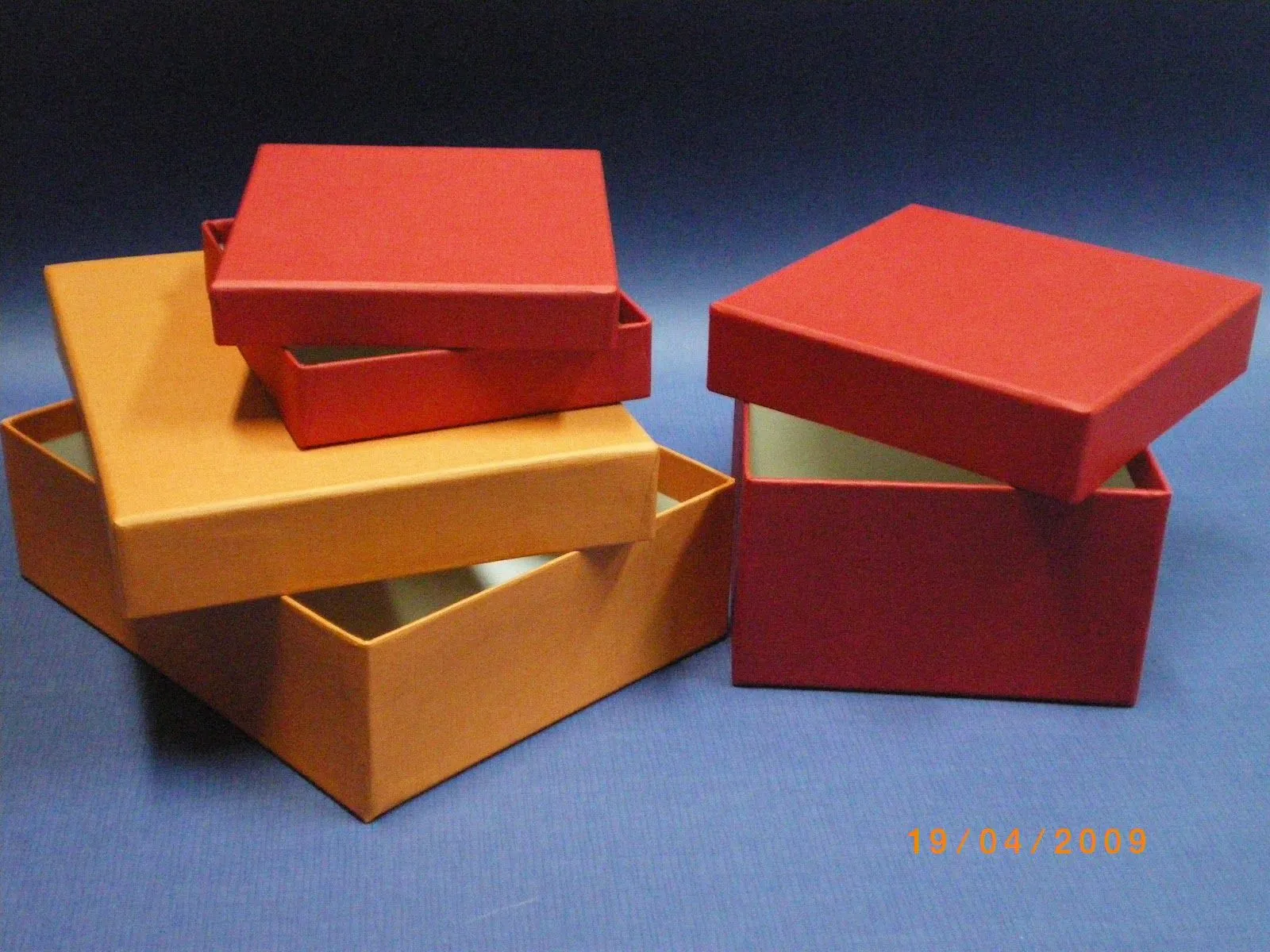 Fábrica de Cajas y Sombrereras de Cartón para Regalos Fábrica de Cajas y Sombrereras de Cartón para Regalos