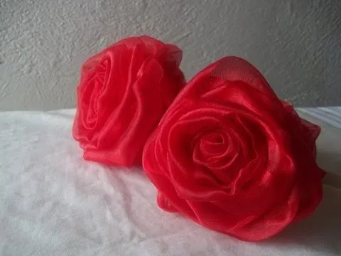 COMO HACER FÁCIL ROSAS EN TELA DE ORGANZA http://www.facebook.com ...