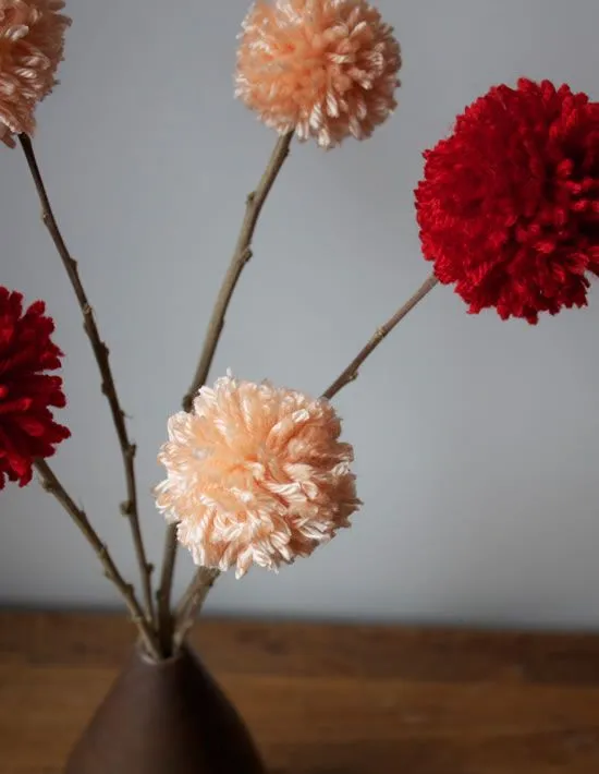 Fáciles flores de lana - Guía de MANUALIDADES Fáciles flores de lana - Guía de MANUALIDADES