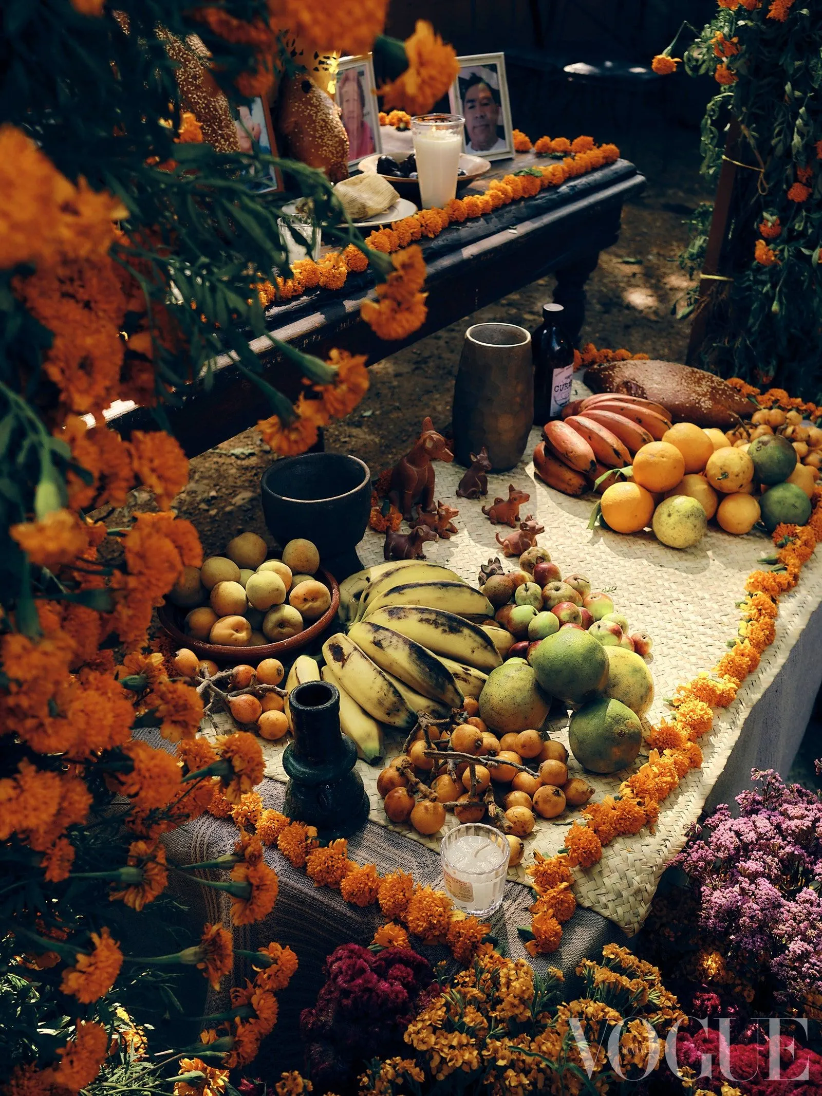 La familia: el elemento más importante del altar de Día de Muertos oaxaqueño | Vogue La familia: el elemento más importante del altar de Día de Muertos oaxaqueño | Vogue