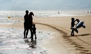 familia feliz en la playa | Descargar Fotos gratis