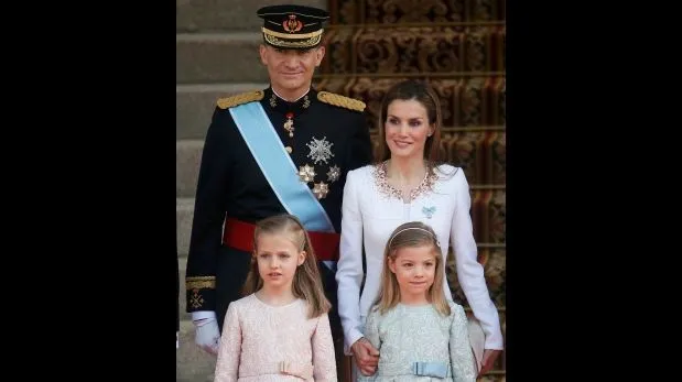 La nueva familia real española en torno al rey Felipe VI ...