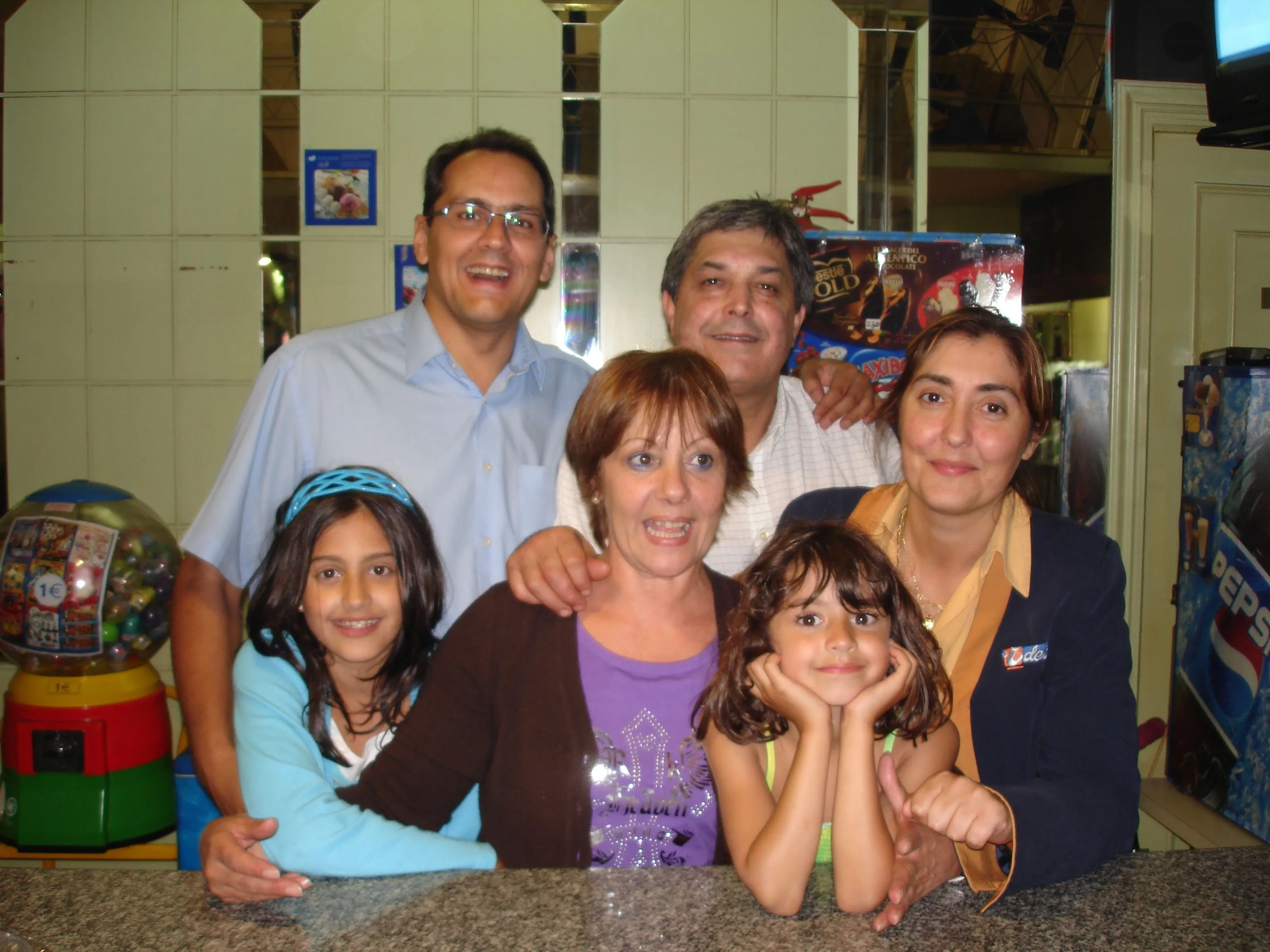 familias felices en la playa
