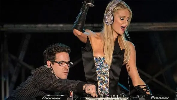 Los famosos se meten a Dj para sobrellevar la situación económica ... Los famosos se meten a Dj para sobrellevar la situación económica ...