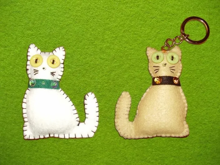 Fantasías de Fieltro: BROCHE Y LLAVERO GATO Fantasías de Fieltro: BROCHE Y LLAVERO GATO