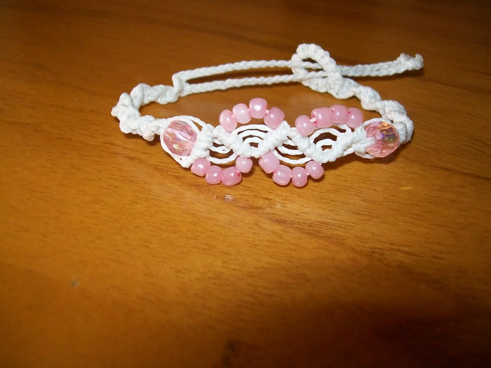 Fantasías y sueños de lana,tela e hilos: Pulseras con hilo ...