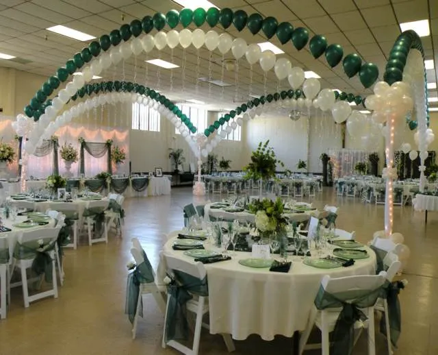 Fantásticos arreglos de globos para una boda magnífica