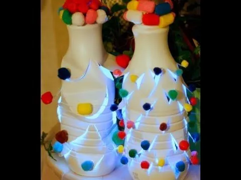 Farol de árbol de Navidad con botellas de plástico recicladas ...