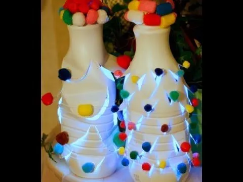Farol de árbol de Navidad con botellas de plástico recicladas ... Farol de árbol de Navidad con botellas de plástico recicladas ...