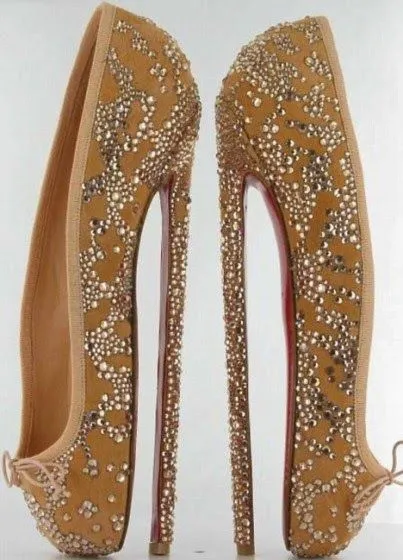 Fashion ballet Louboutin - Si Coppelia vistiera de Prada Fashion ballet Louboutin - Si Coppelia vistiera de Prada
